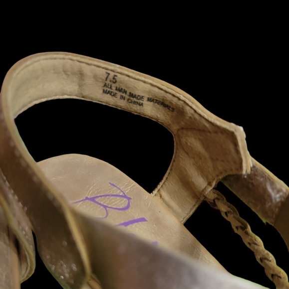 7.5 Metallic Blowfish Wedge Women's Shoe - Picture 4 of 7